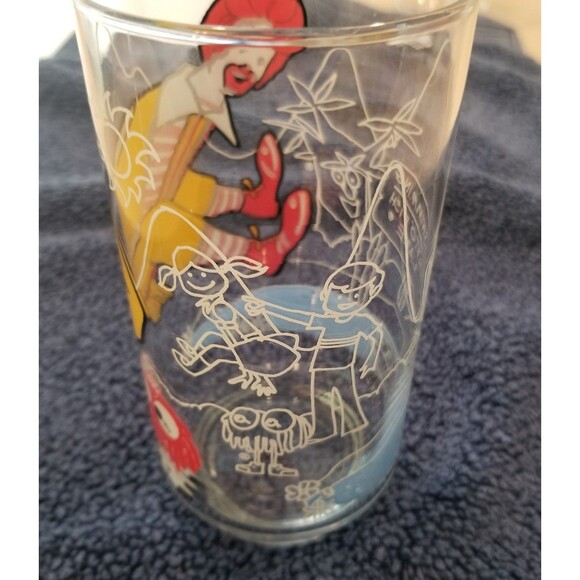 McDonald's Ronald McDonald Action Series Collectible Glass 1977 like new - Picture 3 of 4